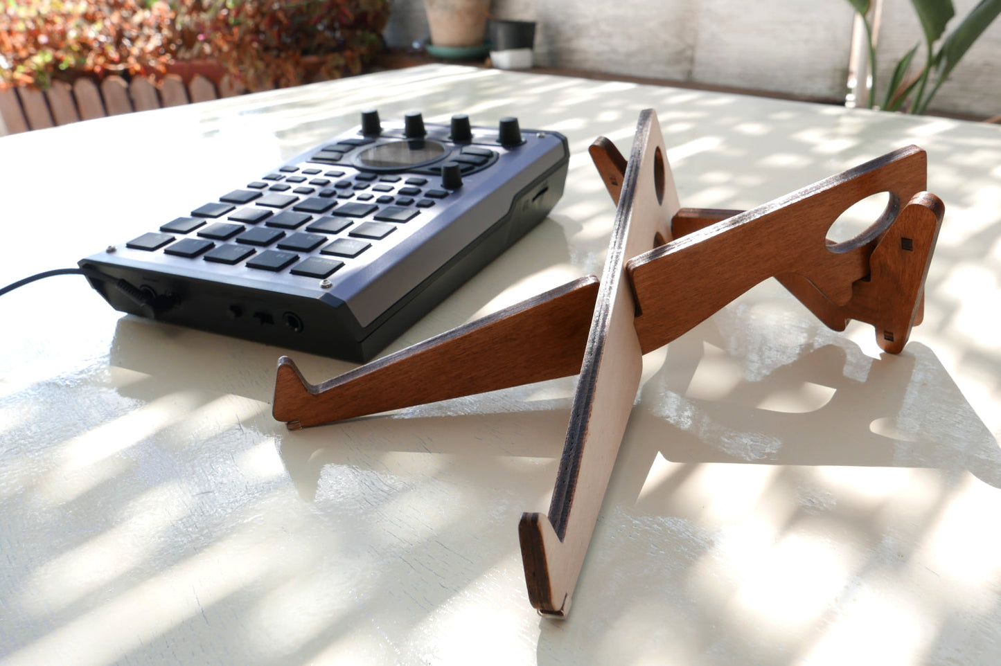 KOLIBRI Stand and SP-404 MK2 | Cremacaffe Design