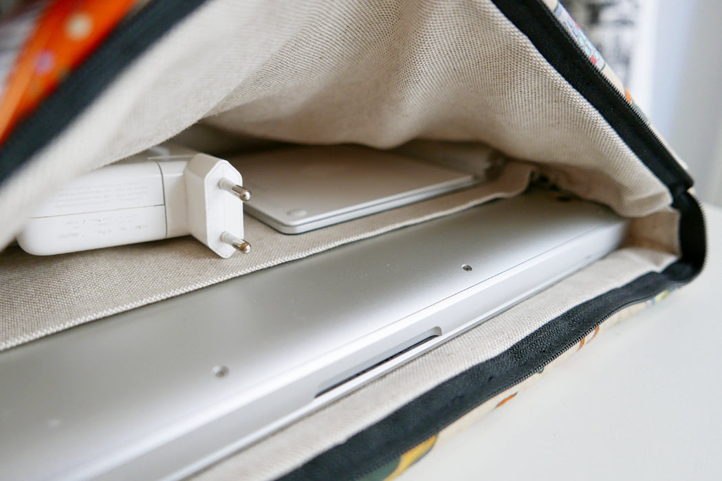 Cremacaffe Design Padded Pouch for the Macbook Pro 13"