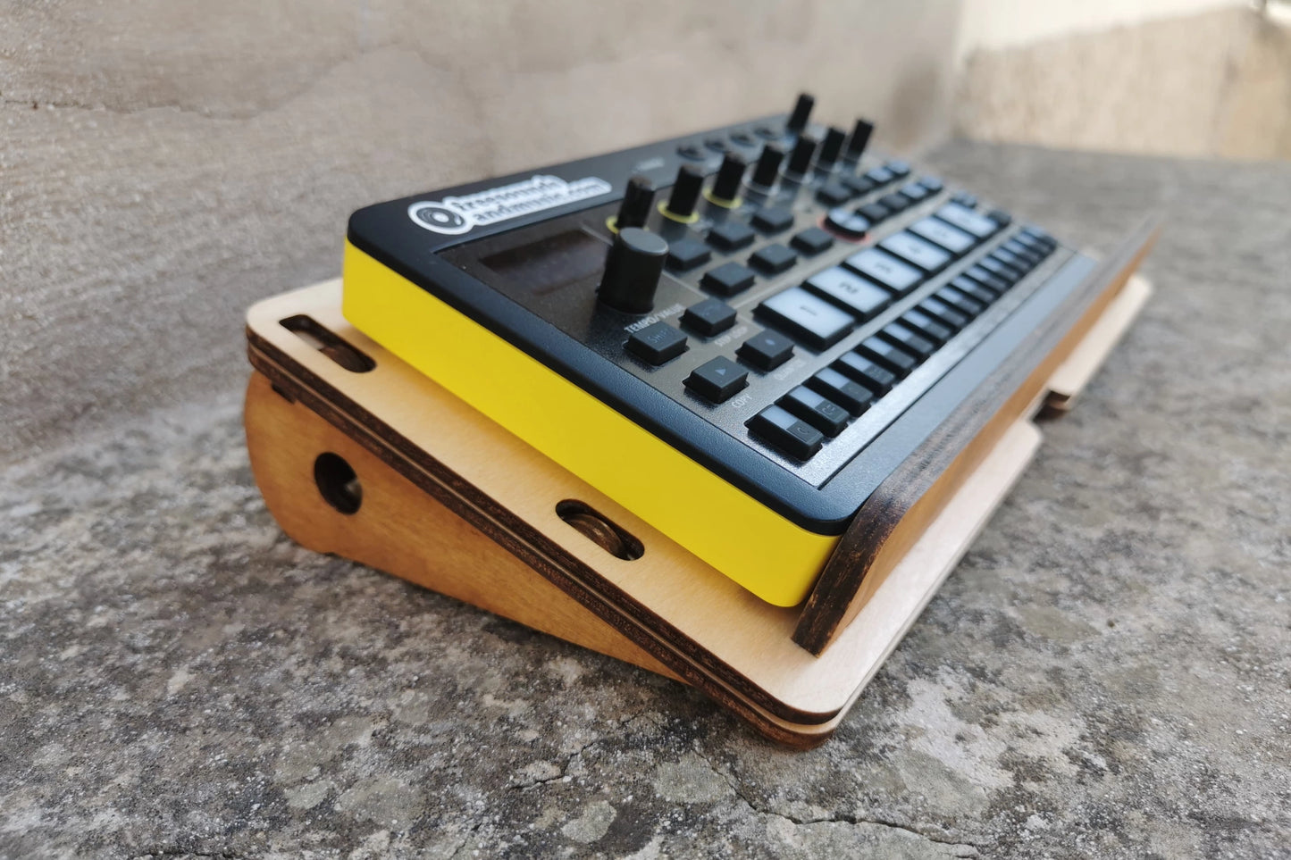 Cremacaffe Design OPUS-P6 case and stand for the Roland Aira P-6 Creative Sampler