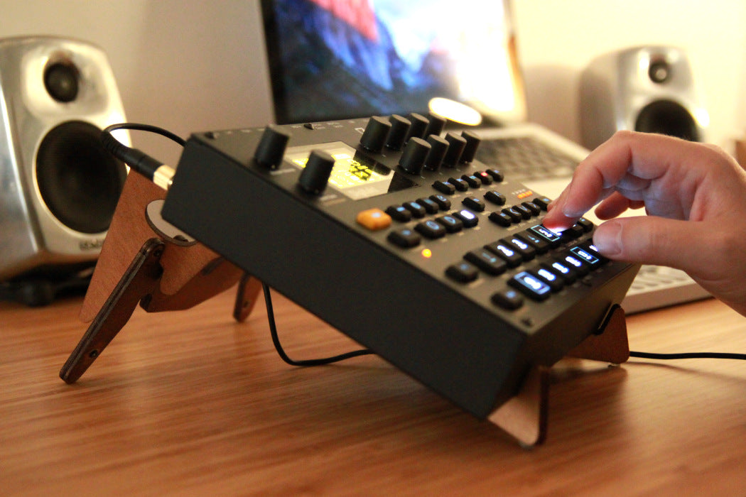 Cremacaffè KOLIBRI stand and the Elektron Digitakt